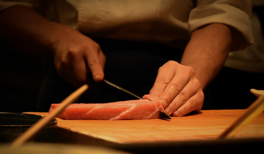 【画像】愛媛の居酒屋「今日は刺身アジだけなんよ！」→ 出てきた刺身がこちら…