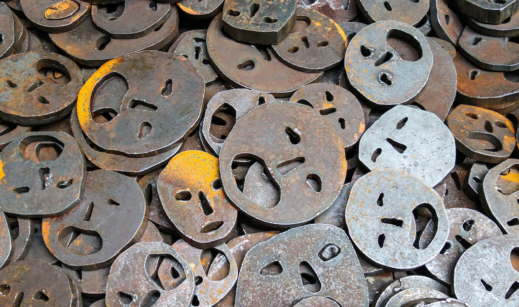 【静岡】800kgの鉄板と地面に挟まれた男性(61)が死亡