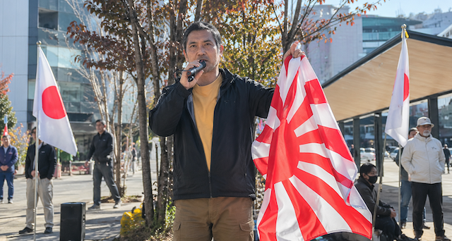 【動画】“移民政策反対デモ”に飛び入り参加した男性「俺の嫁は外人さん。このイベントぶっ潰してやろうと思ったけど…」→ この後、まさかの展開に…