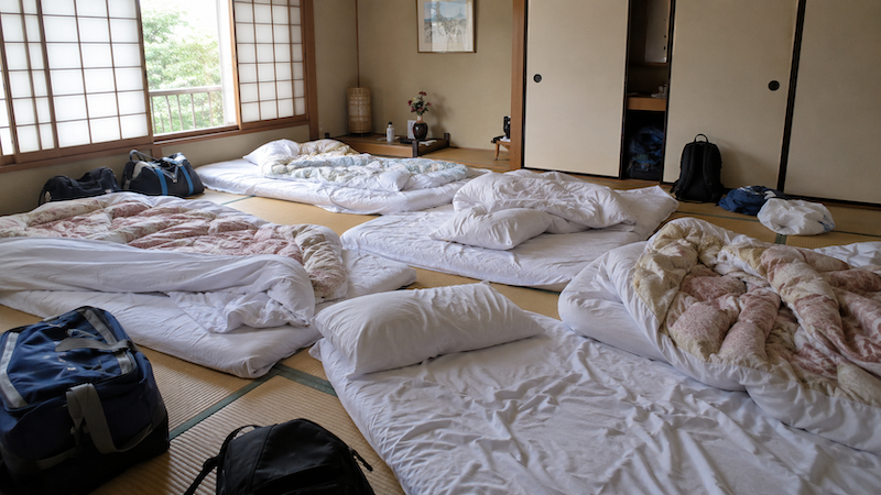 民泊施設、修学旅行生が泊まった部屋を盗撮しSNSに公開 →「ガチきしょい」と炎上…