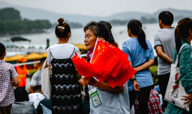 “中国人が列に並ばない”理由、中国人女性YouTuberが解説 → ネット『そんな事、知らんがな』『分かった知っておく。で、日本は列に並ぶこと知っておいて』
