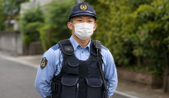 【動画】総合格闘家・堀口恭司すぎる警察官が話題！『笑い方似てるw』『マジで双子レベル』