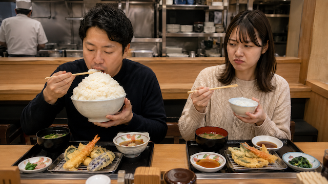 【話題】ご飯おかわり無料店で…ご飯をおかわりしなかった人、ご飯３杯食べる男性を見て“損してる気分”になってしまう…