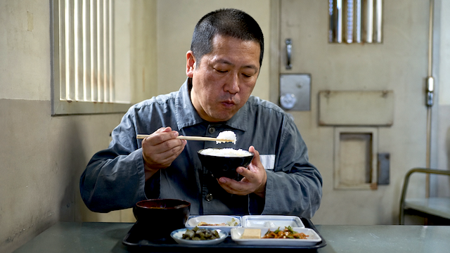 【刑務所】朝日新聞『「クサいメシ」を「ウマいメシ」に…』→ 反応「知るか。子供たちの給食を美味くしろ」