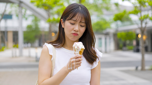【話題】『受け取って開けた瞬間コレ。クロネコヤマトさん これはひどいよ… クール便で冷凍でこれはひどいよ…』