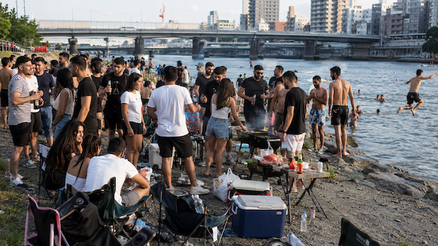 「日本に来たばかりで日本語がわからなくて…」青梅市・釜淵公園でバーベキューごみ放置と直火が相次ぐ