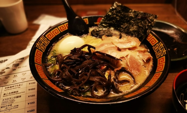 【動画】潔癖症男性のラーメン『一蘭』ルーティン