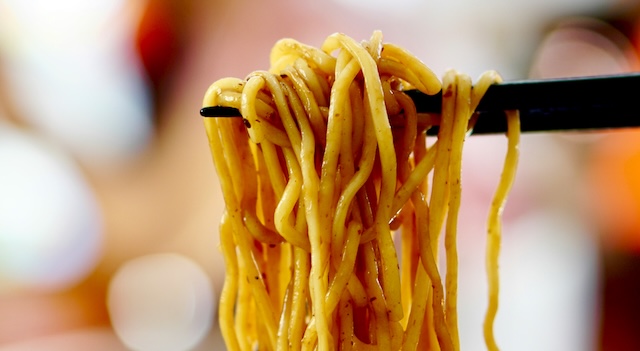 セブンイレブンの『冷やしコショウそば』完食できないほど味が濃いと話題に！食塩相当量がヤバい…
