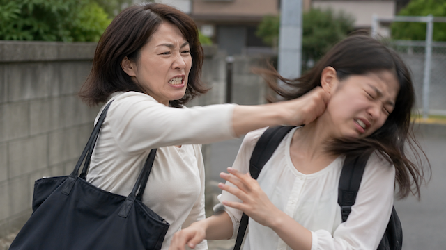 【静岡】親子喧嘩で娘(10代)の顔を平手打ちした母親、逮捕されてしまう…