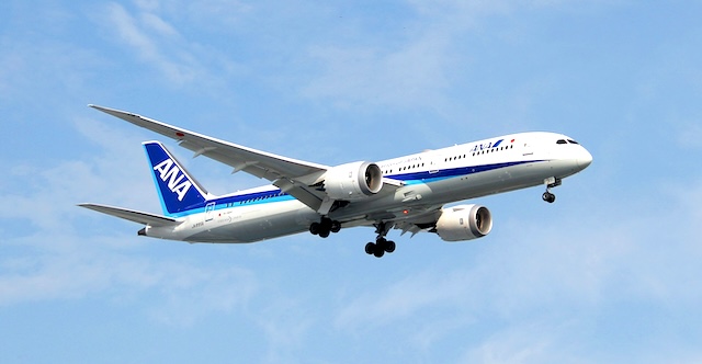 ANA機、右エンジンにトラブル… 那覇空港に緊急着陸