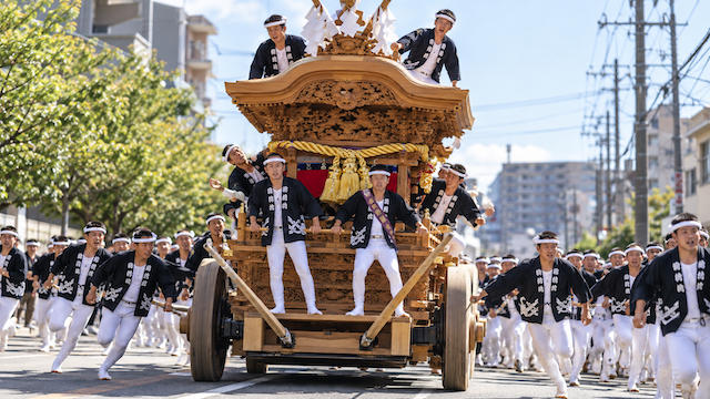 【話題】『自動車に携わっている者としては、こうすれば転倒しないと思うんだ…』だんじり祭り横転事故